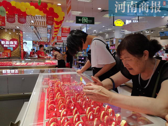 金價成了“竄天猴”！鄭州金飾價格半月時間每克漲了16元