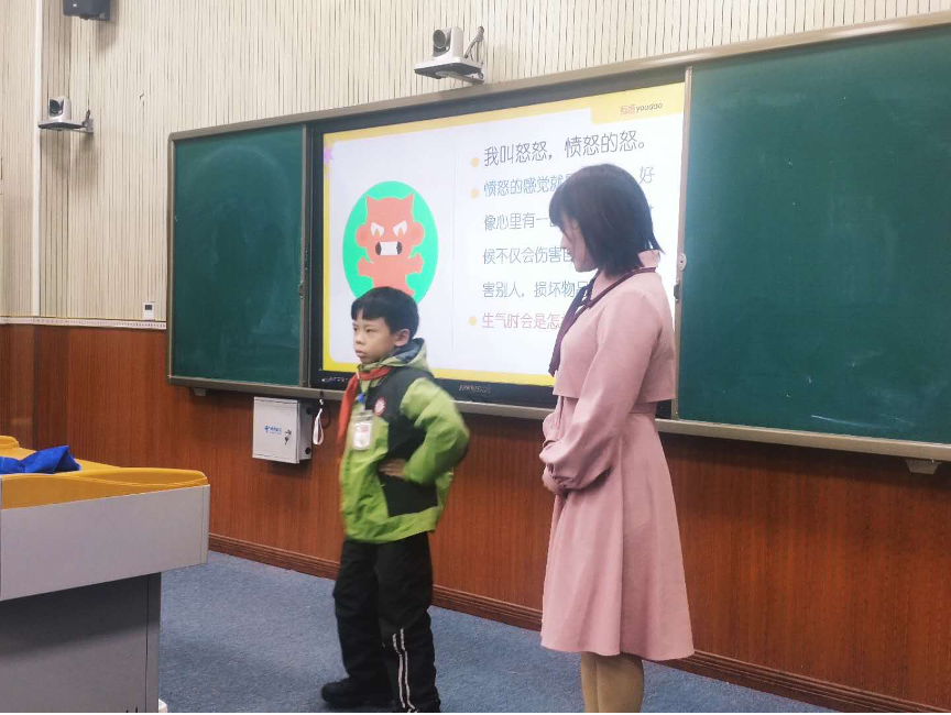 （圖：遵義市文化小學二年級的學生正在表演自己生氣時的表情）