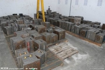 異形路沿石鋼模具_珠海模具鋼高價回收_東興路沿石鋼模具