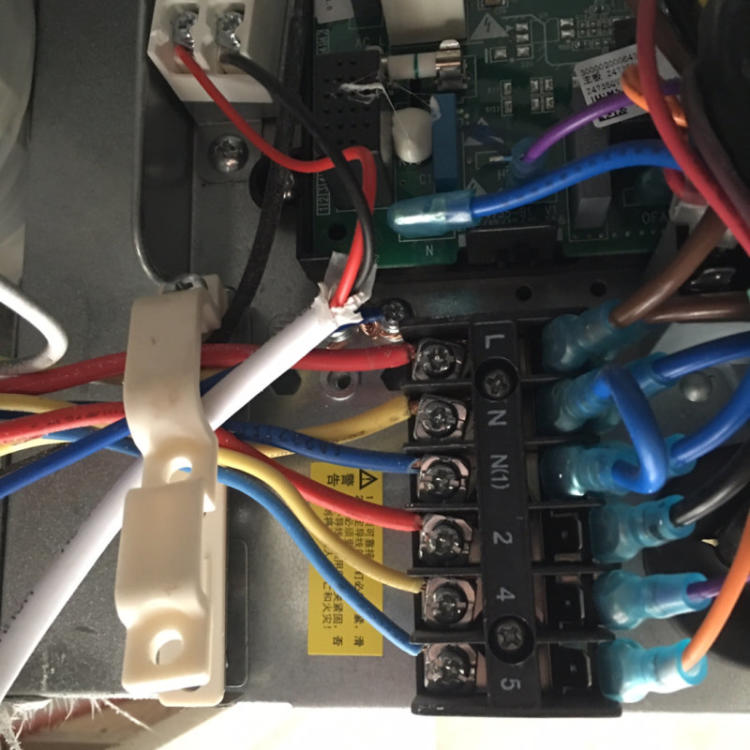 新空調漏氟對空調有_鄭州空調充氟電話_鄭州小超人空調加氟