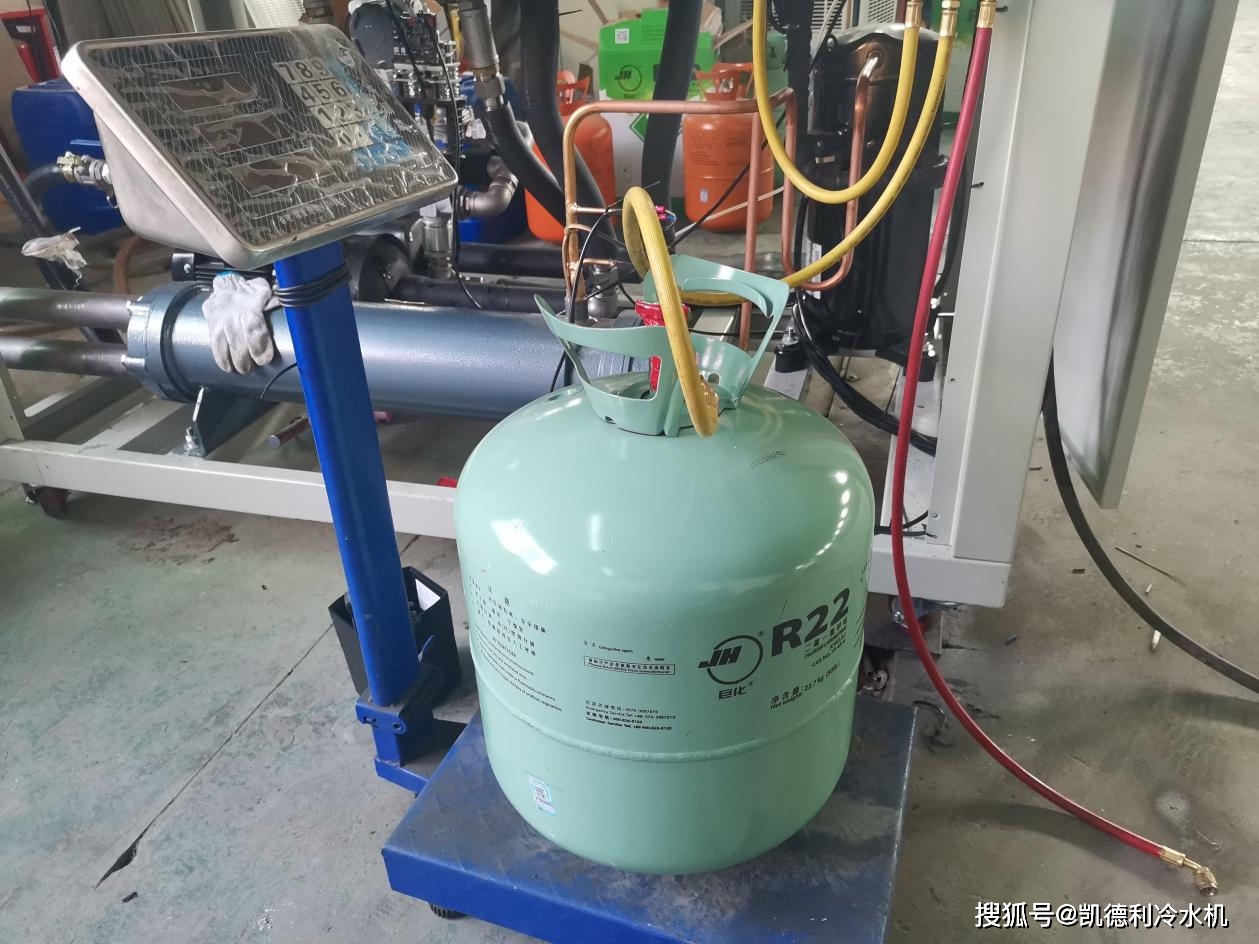 沈陽空氣能熱水器廠家_美的空氣能熱水器產品圖片_空氣能熱泵熱水機電熱水器