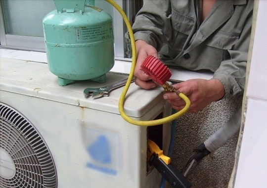 新空調漏氟對空調有_大連統帥空調加氟_空調多長時間加一次氟