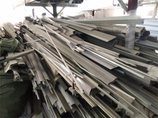 水泥路沿石鋼模具_護坡鋼模具_宜昌模具鋼回收