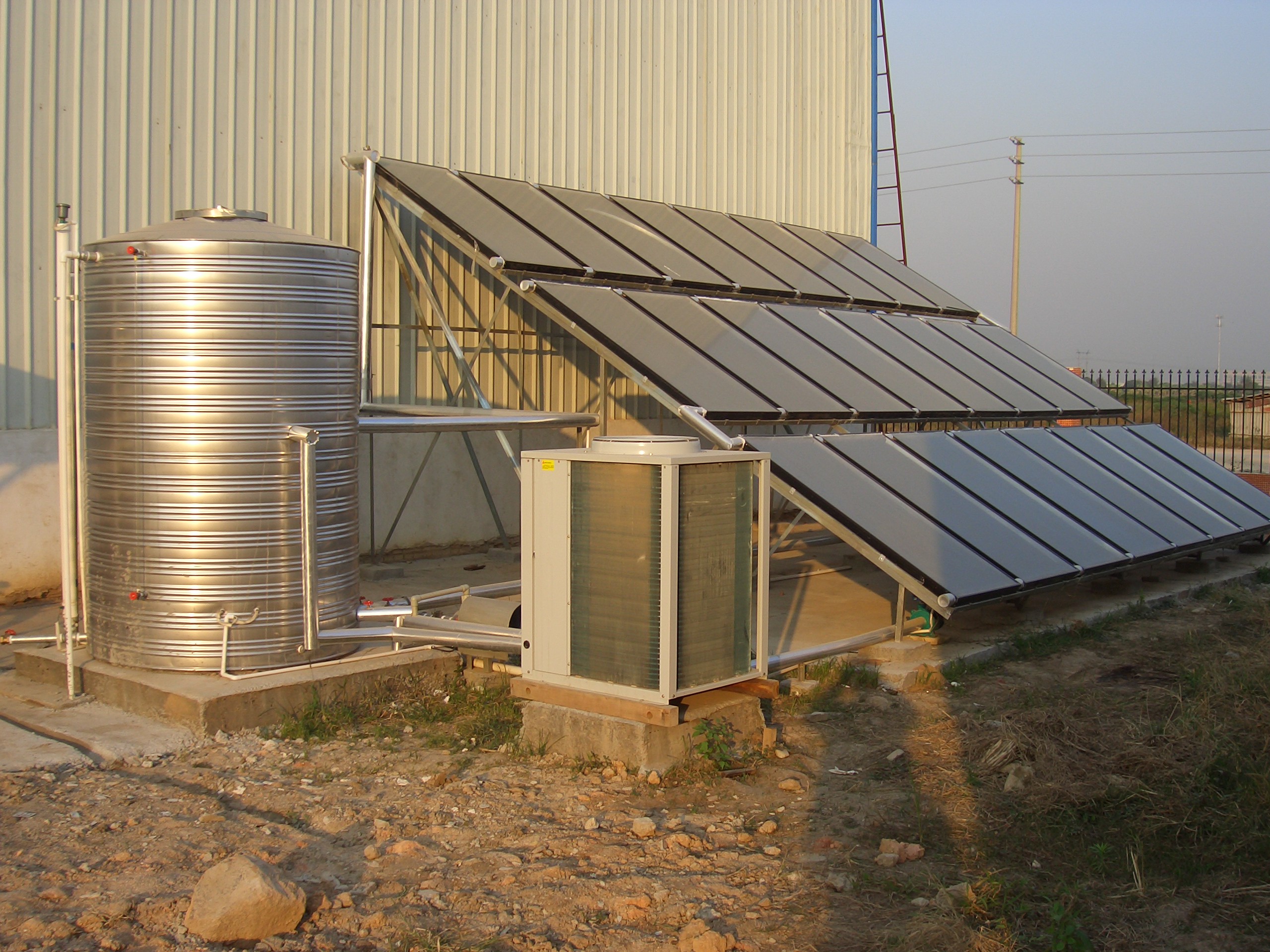 空氣能熱水工程安裝_惠州太陽能熱水器熱水工程_太陽能出熱水慢又小