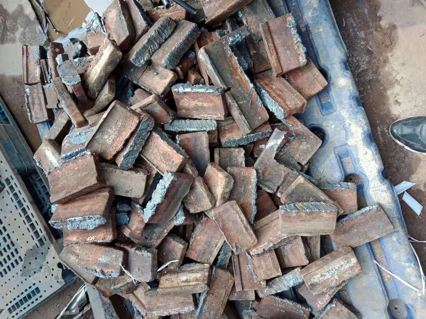 吉林模具鋼高價回收_路平石鋼模具_異形路沿石鋼模具