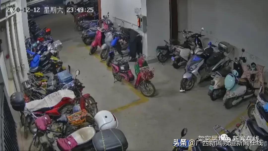 南寧一小區頻繁被偷電瓶，業主集資裝監控，結果拍到的竊賊他們都認識