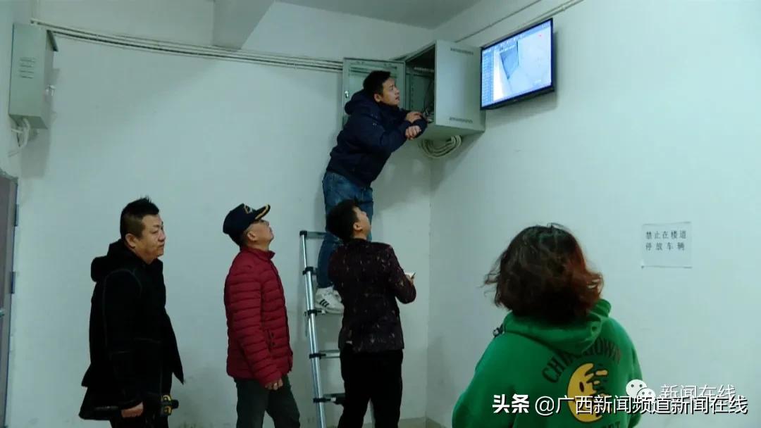 南寧一小區頻繁被偷電瓶，業主集資裝監控，結果拍到的竊賊他們都認識