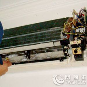 格力中央空調怎么清洗_深圳格力空調清洗_如何清洗格力立式空調