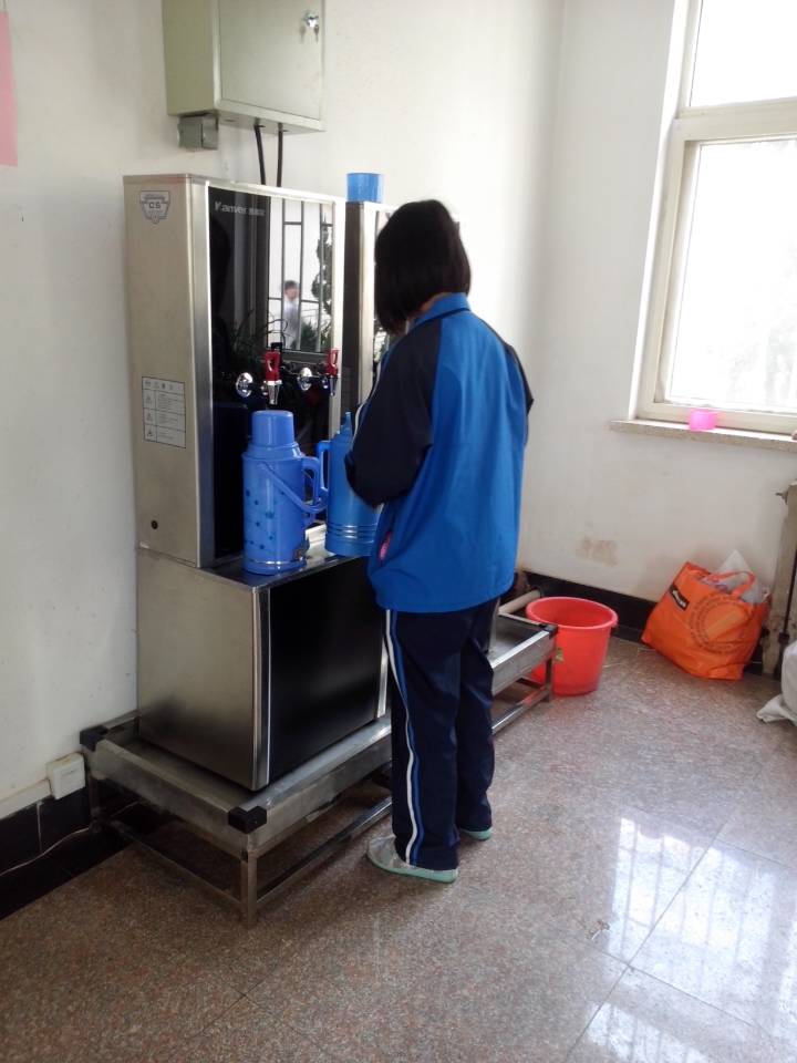 重慶華帝熱水維修電話_shss足浴器維修_青島美的熱水器維修