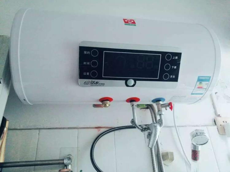 快速熱水龍頭維修_飛羽熱水龍頭漏水怎樣維修視屏_金華櫻花熱水器售后維修中心