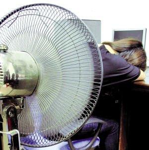 深圳科龍空調清洗_科龍機房專用空調_科龍柜機清洗