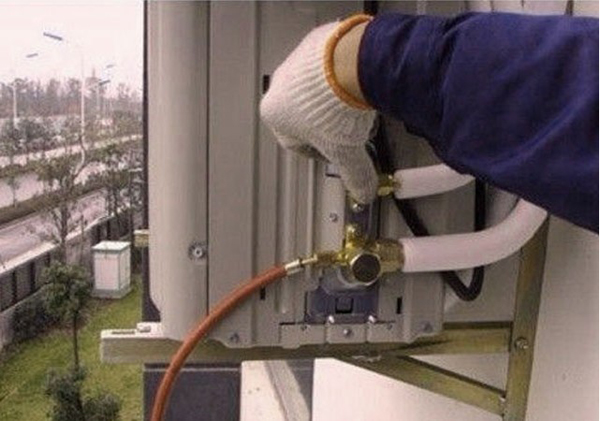 南寧海信空調加氟_空調加32的氟_空調一點氟沒有怎么加