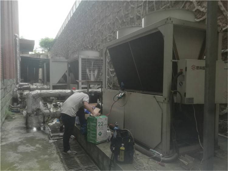 重慶螺桿壓縮機機組維修保養公司/重慶辦公樓空調清洗維護加氟電話