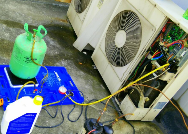 合肥美的空調加氟_汽車加空調氟加到多少錢_空調加32的氟