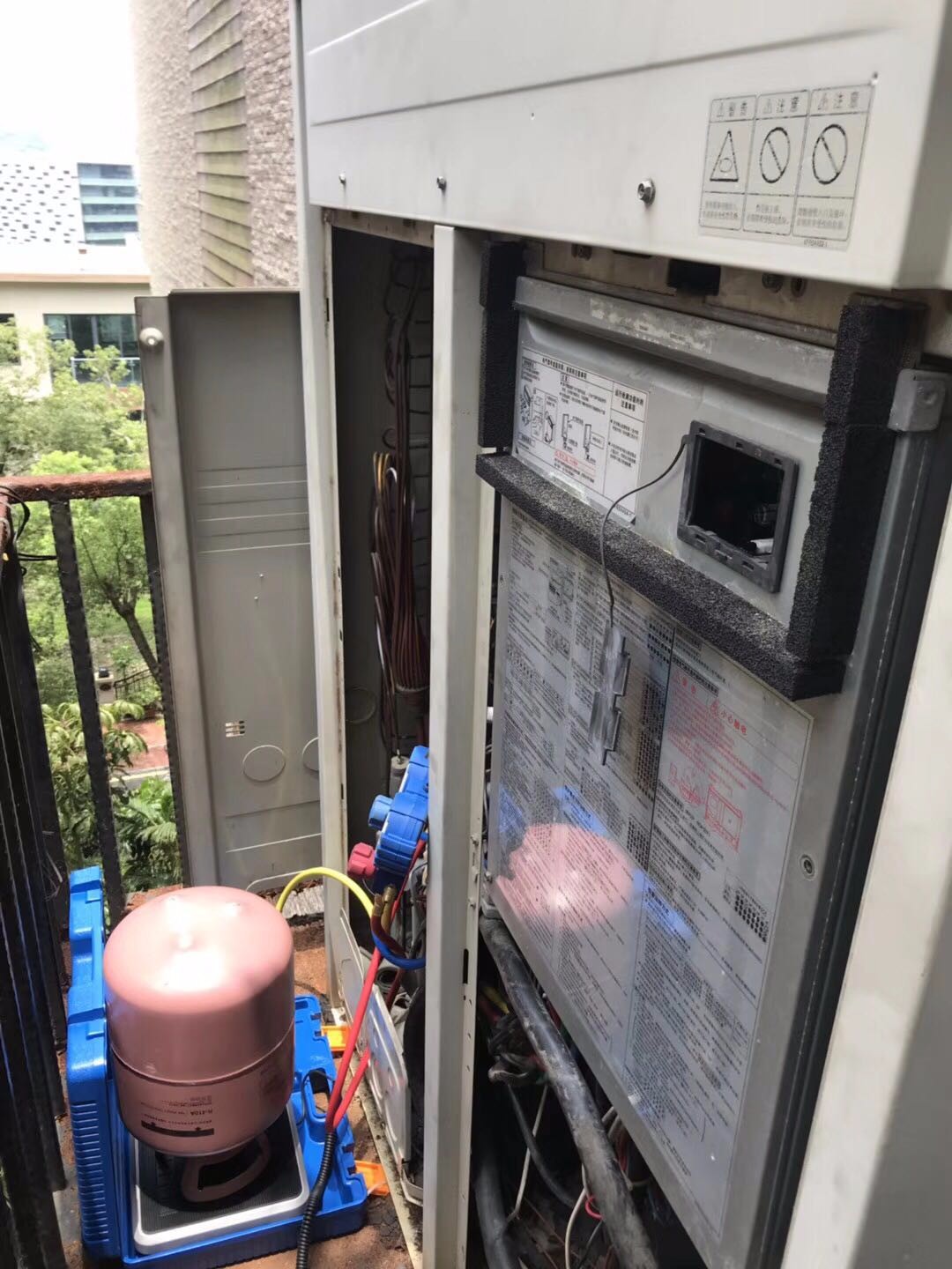深圳南頭大金空調移機J7故障