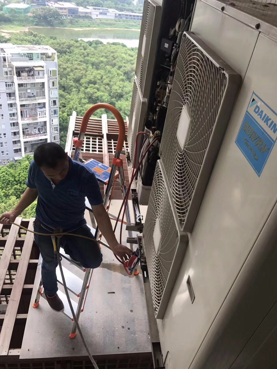 深圳南頭大金空調移機J7故障
