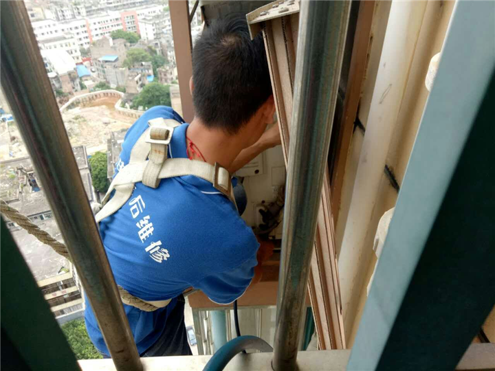 南寧奧克斯空調維修_南寧格蘭仕空調維修_南寧美的空調維修中心