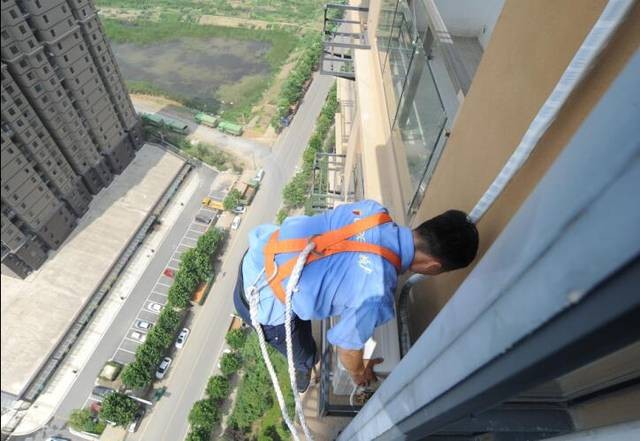 西安電子城伊萊克斯空調空調移機拆裝