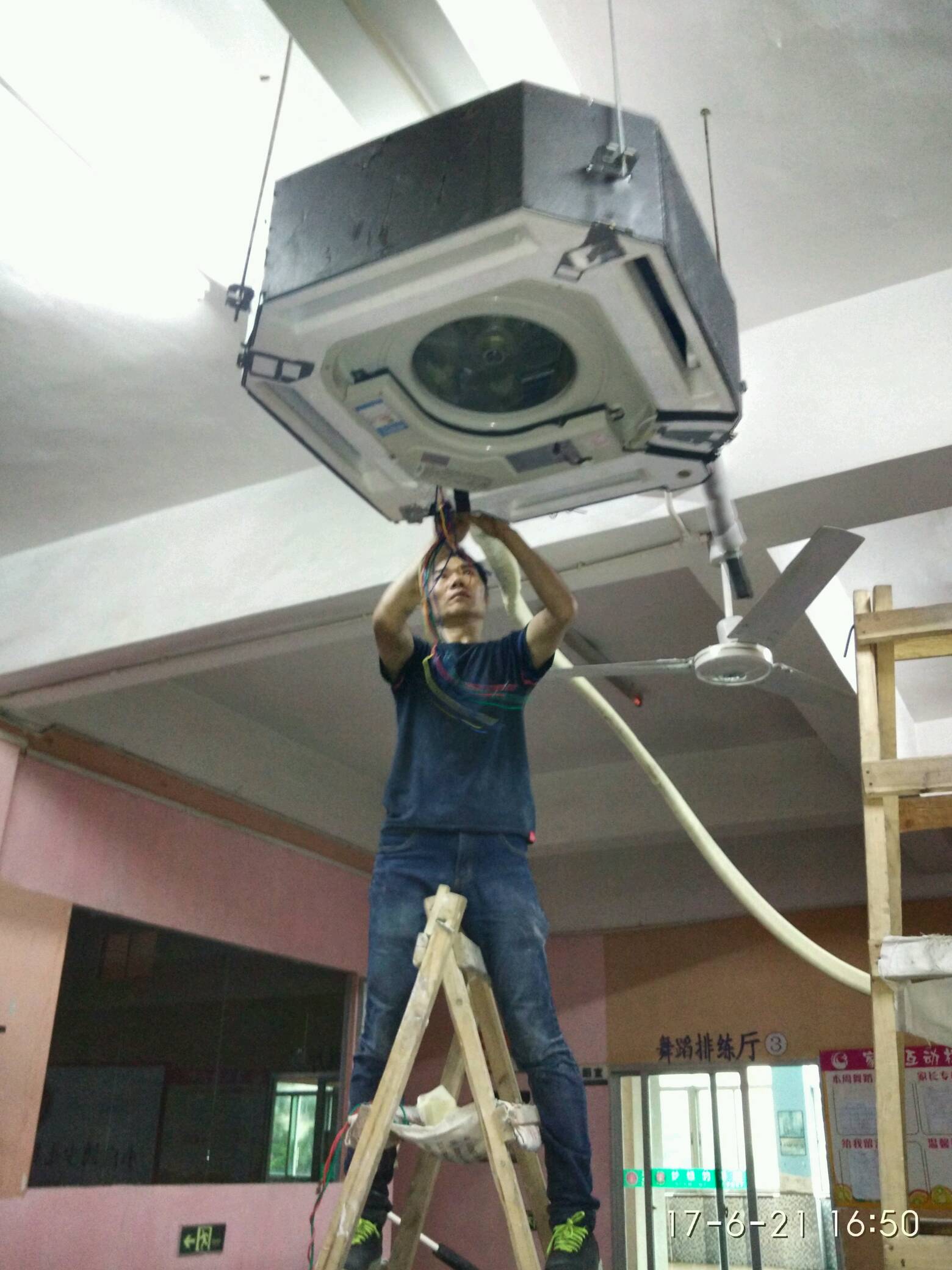 深圳志高空調移機_空調怎樣移機_西安大金空調拆裝移機公司